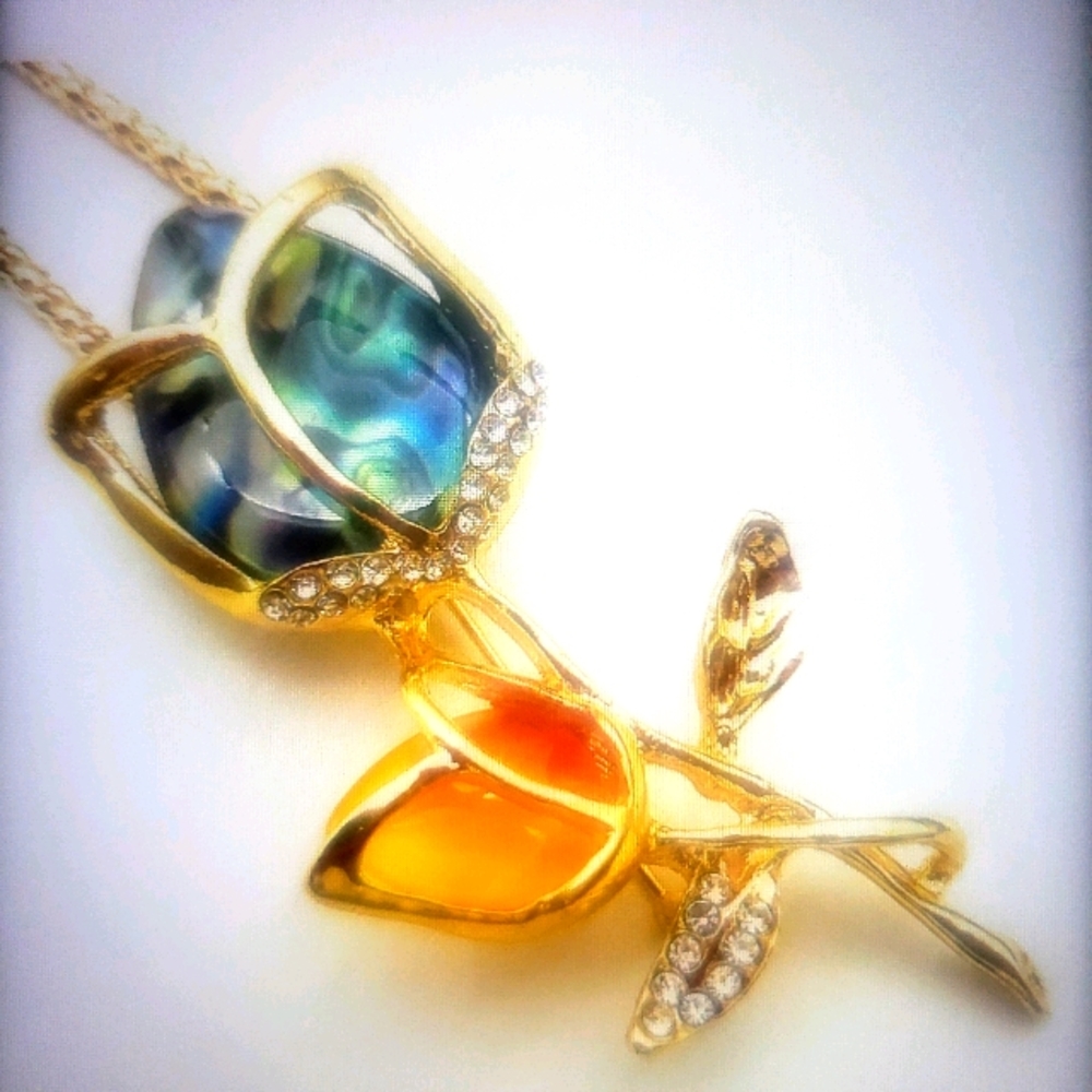 Vintage Betsey Johnson authentic pendant necklace/